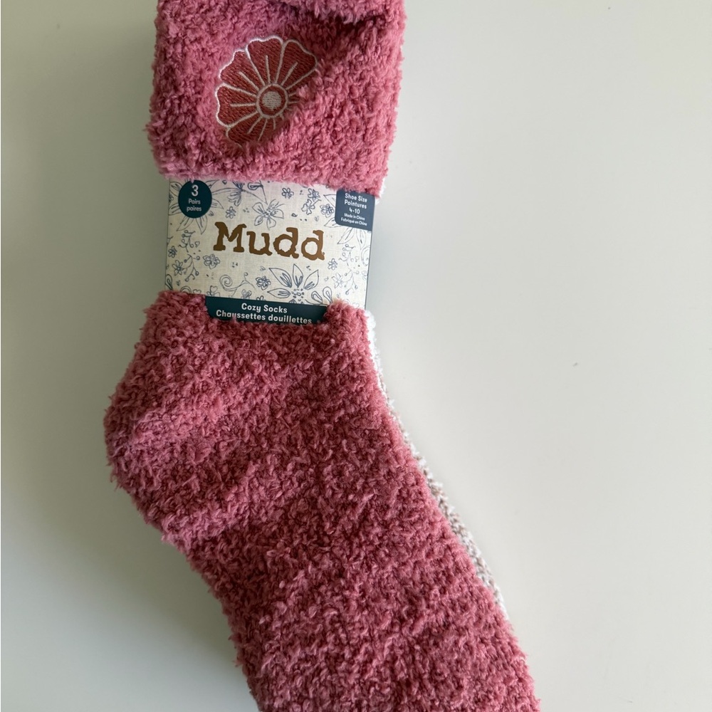 Mudd Cozy 3 pack of Socks with Embroidered Flower